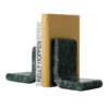 Bookends الرخام على شكل حرف L.