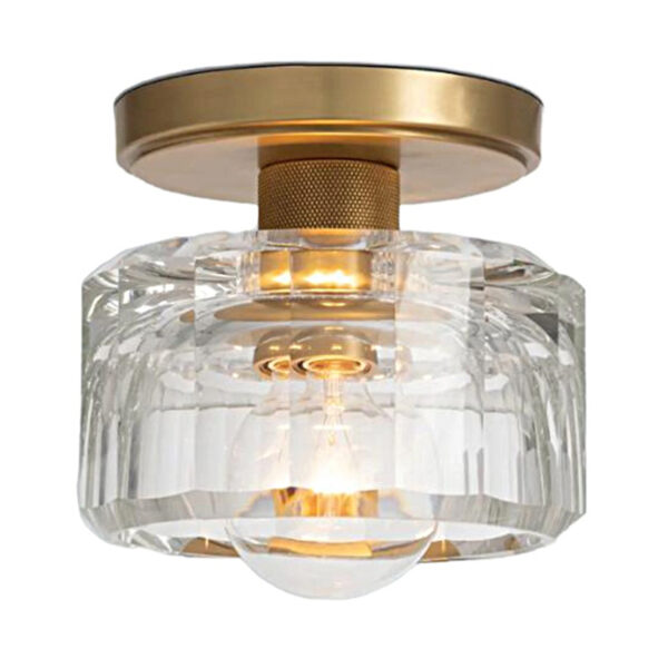 İç mekanda kristal tavan lambası