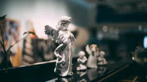 Small Sculptures, Big Impact: Elevating Retail Displays