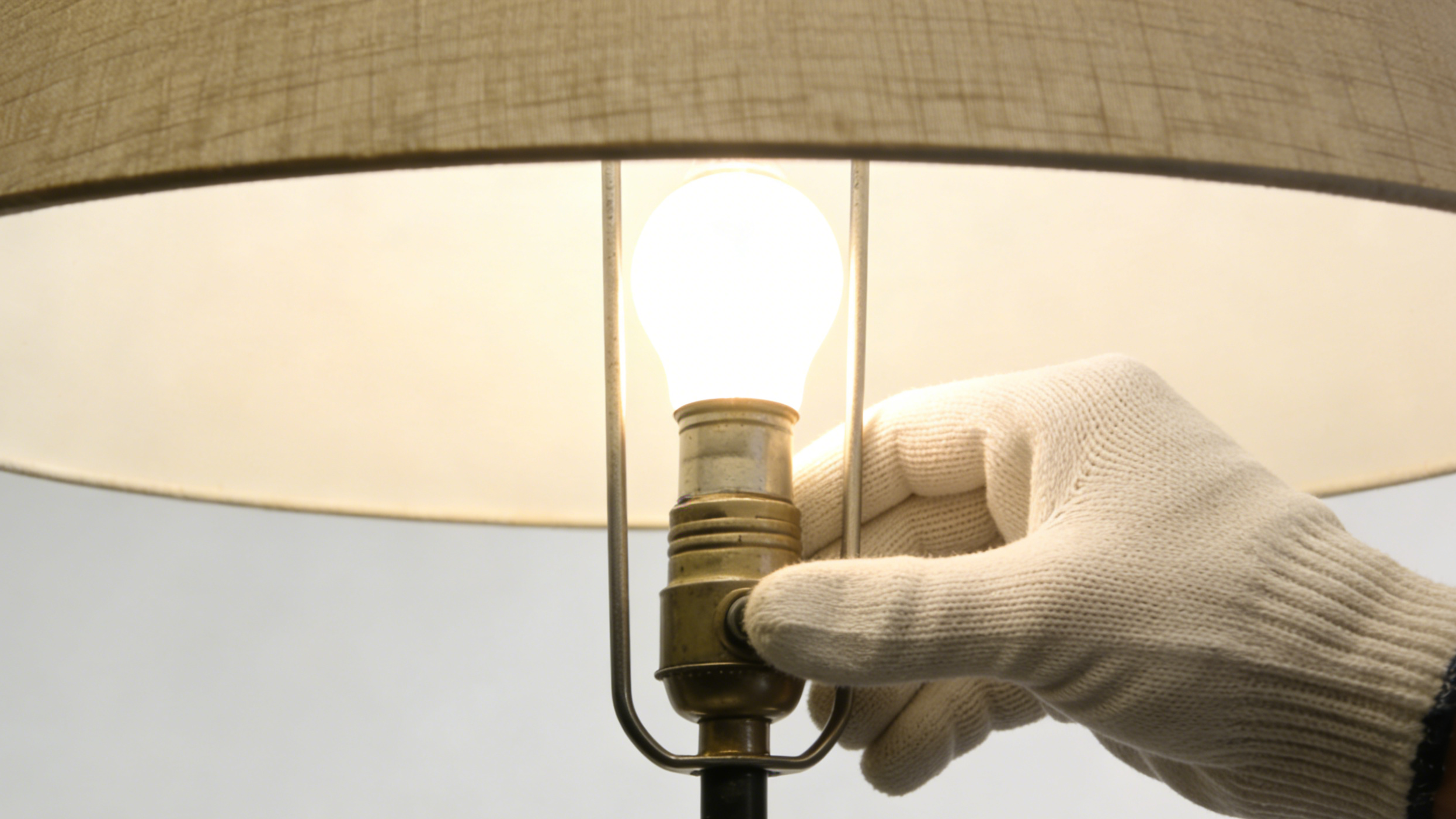 How to maintain and extend the lifespan of your lighting fixtures 3