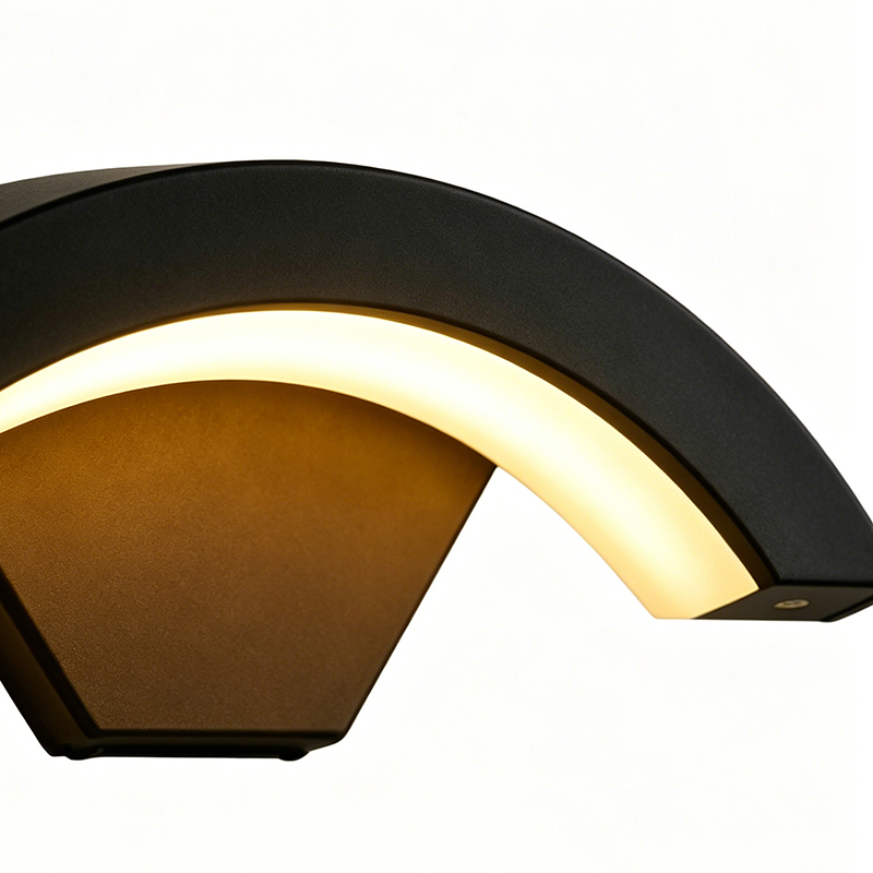 Minimalist Curved Aluminum Outdoor Wall Light, Sleek 2-Style LED Sconce With PC Shade - Image 3