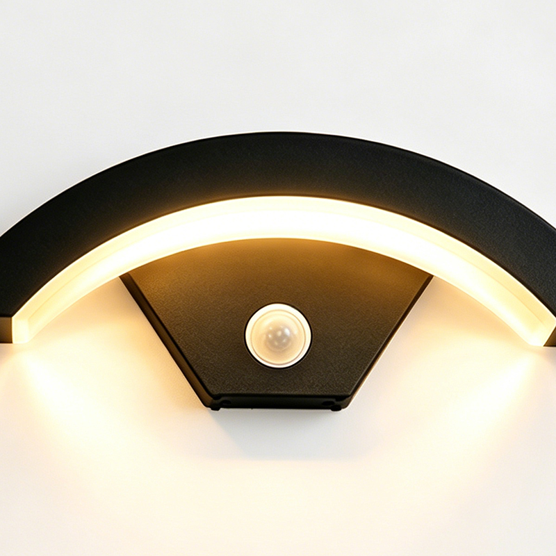 Minimalist Curved Aluminum Outdoor Wall Light, Sleek 2-Style LED Sconce With PC Shade - Image 6